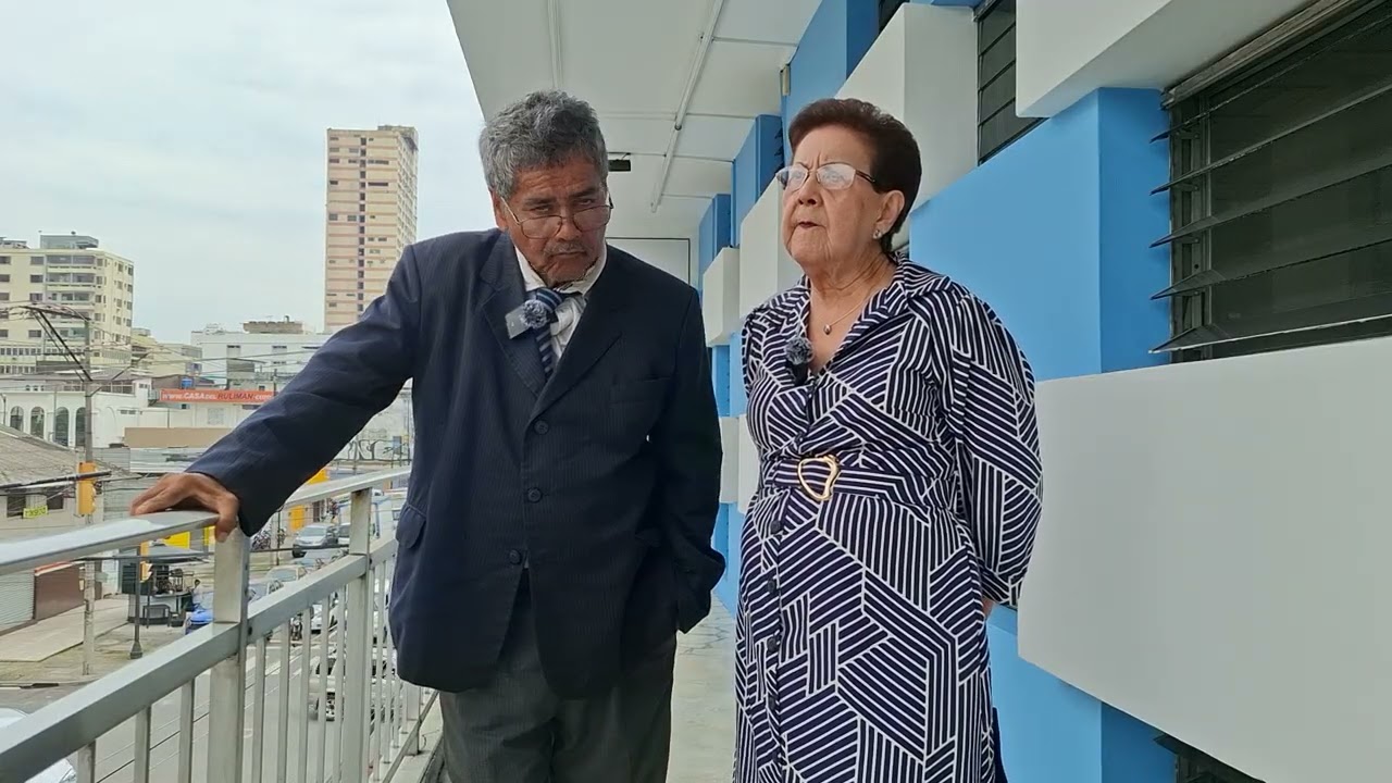 Jerónimo Ibarra entrevista a la Sra. Inés Rivas de Romero; dueña de Radio Cristal