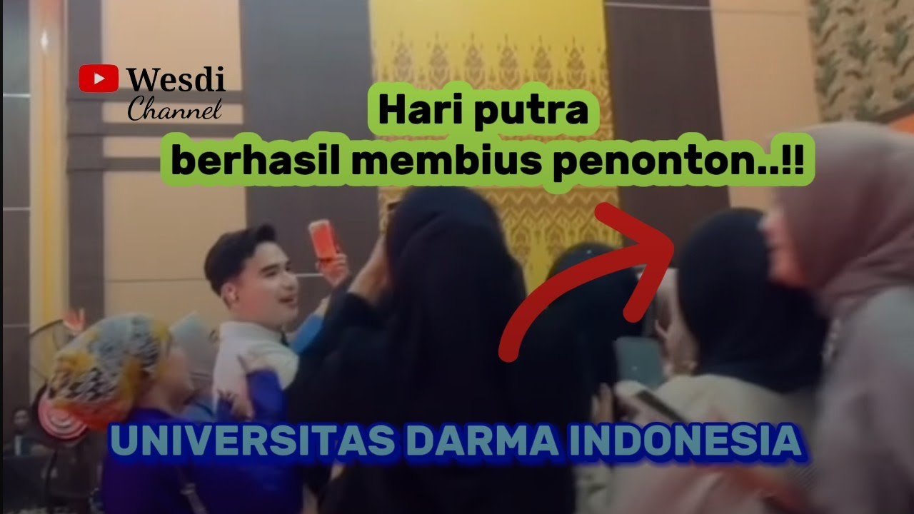 hari putra sukses membius penonton  dengan penampilannya di universitas darma Indonesia