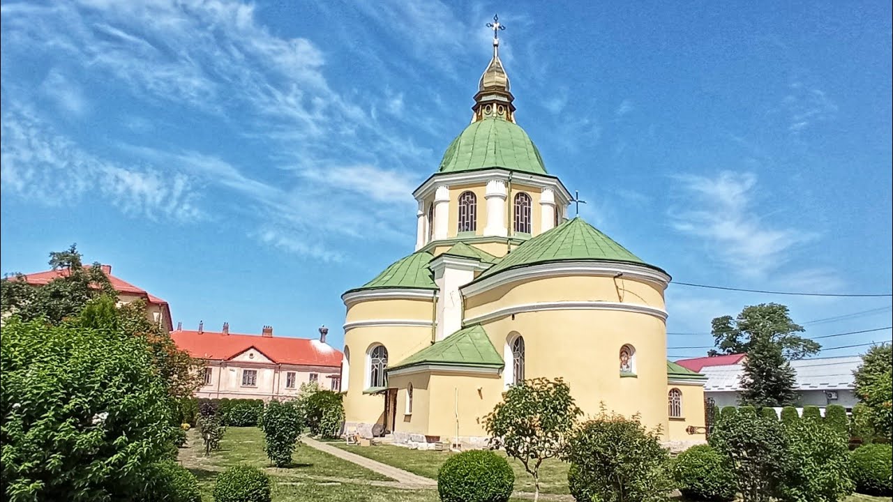 Церква святих Петра і Павла в Комарно: Український Архітектурний Модерн + Антон Манастирський