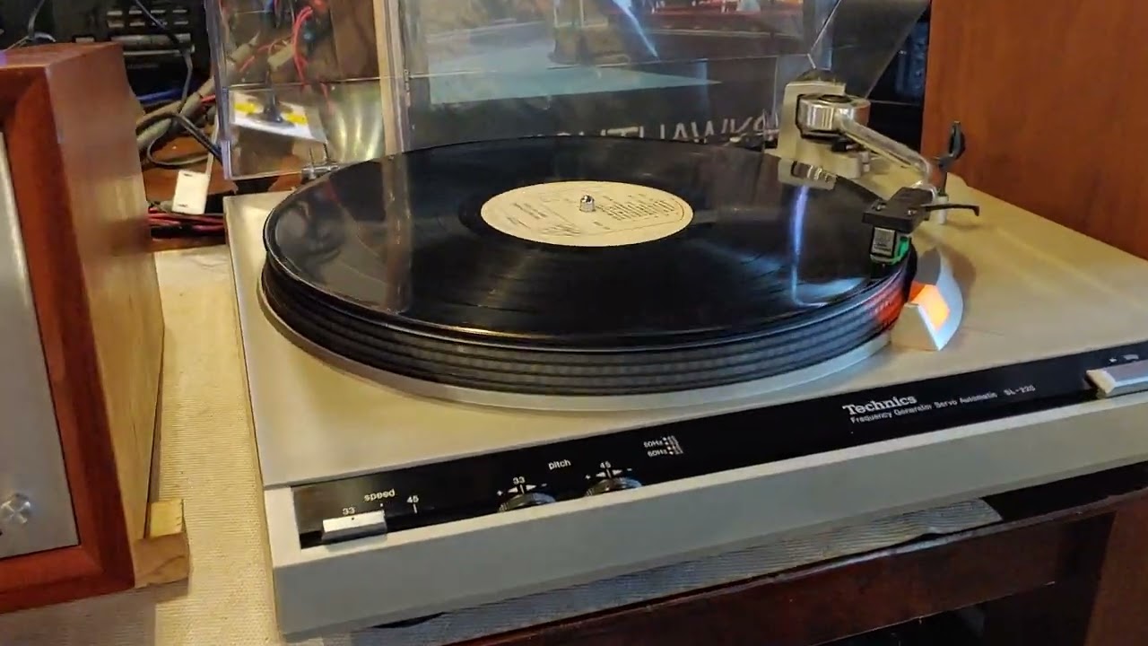 Vintage 1978 Technics SL-220 Belt Drive Turntable. A/T Cartridge w NEW Stylus. One Owner. DEMO.