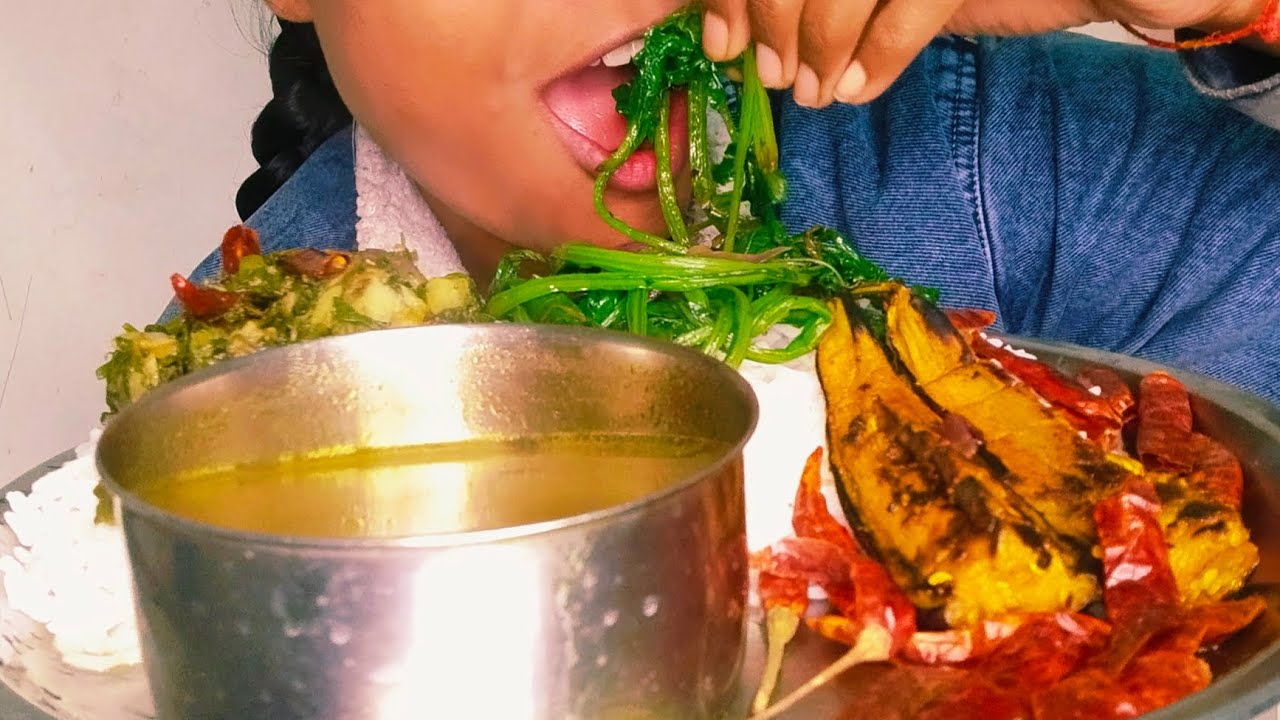 Very spicy 🔥 LAL LAL MIRCH, BEGUN FRY, DAL, PALAK SAAG, BHATHUA SAAG, RICE AND GREEN CHILLI MUKBANG 