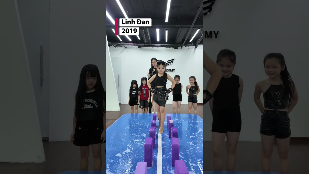 Cute babies catwalk through foam line #bybacademy #thanhhuyennguyen #daotaonguoimau #5g