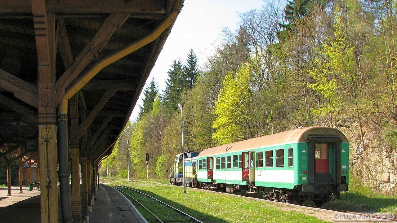 [20090425][PKP][TXT] Kudowa `09 Jednowagonowym osovlakiem z SU42-536 w tempie ogrodówki przez dział.
