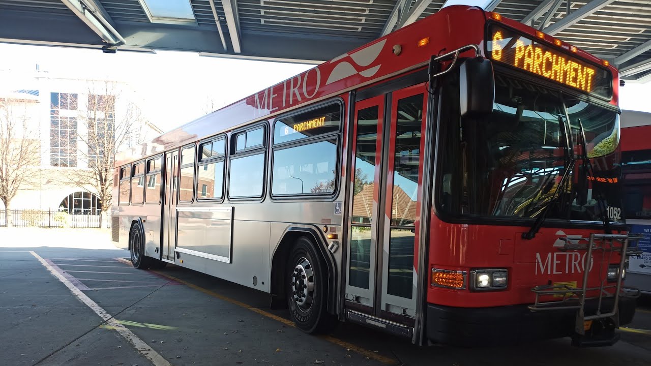Ride On K Metro 2021 Gillig Low Floor 40' 1052 On Rt 6 Parchment to Walmart