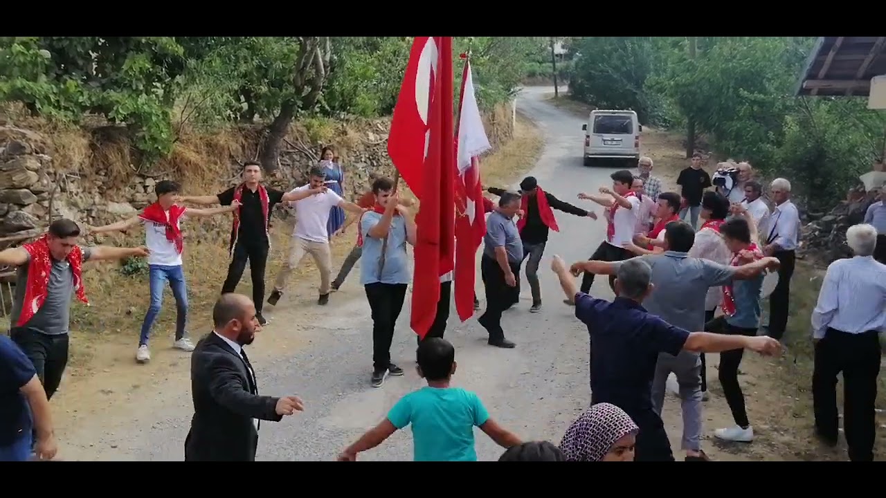 Kürendere ve düğüncülerde gelin alma sonrası  gençler bir arada oyun oynarlar ken