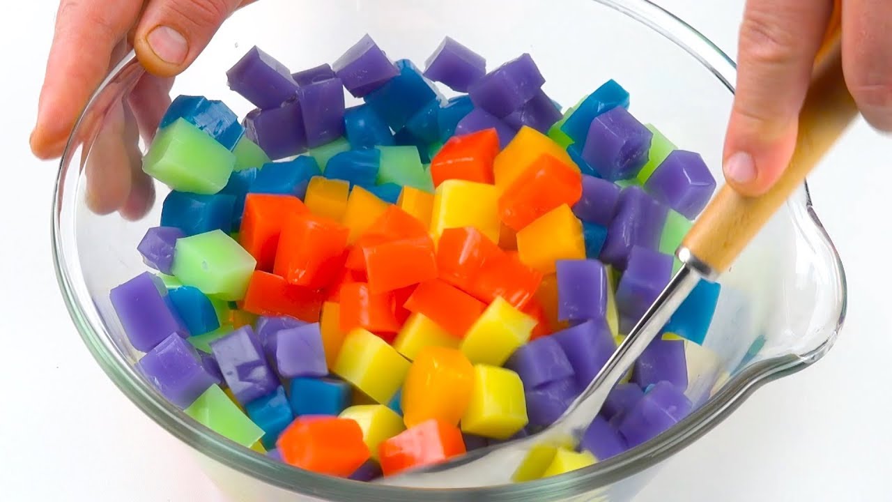 Koche Gummibärchen mit Wasser und Jogurt auf. Der Effekt wird dich umhauen!