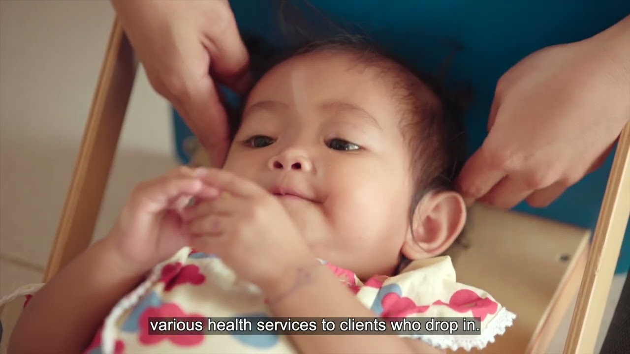L'Occitane Foundation and UNICEF provide vitamin A supplements to Cambodian children. (Long)