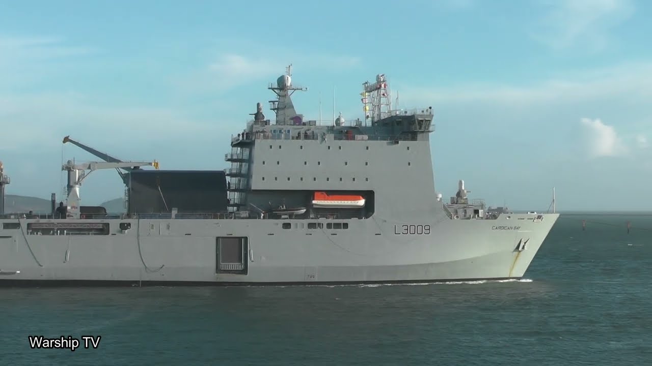 RFA CARDIGAN BAY L3009 ENTERS DEVONPORT NAVAL BASE AT DEVILS POINT 11-3-22