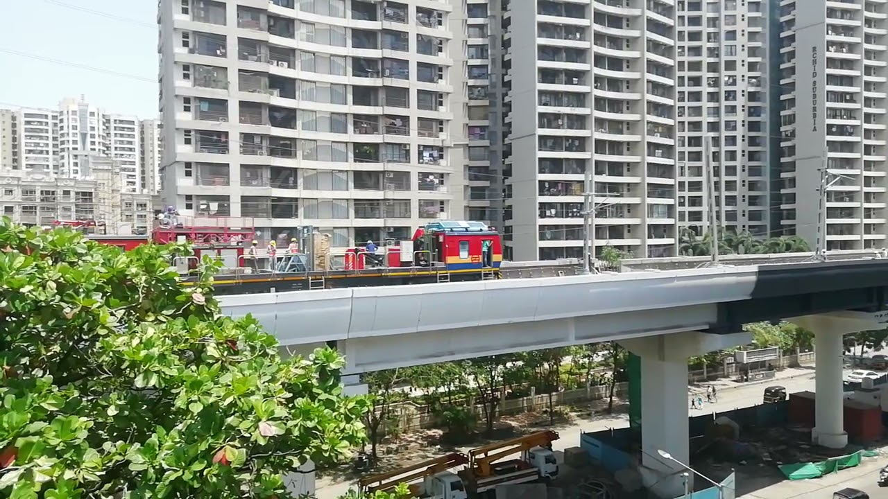 #mumbaimetro2a  CMV  inspecting the over head wire for metro line 2A