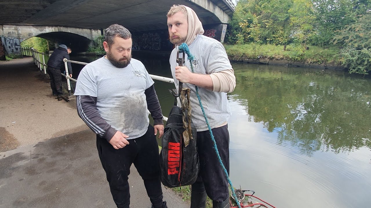 GANGSTERS HOT SPOT 2ND VISIT  Mystery bag , 9mm ammo 🤯😯 magnet fishing with Manchester magnet men