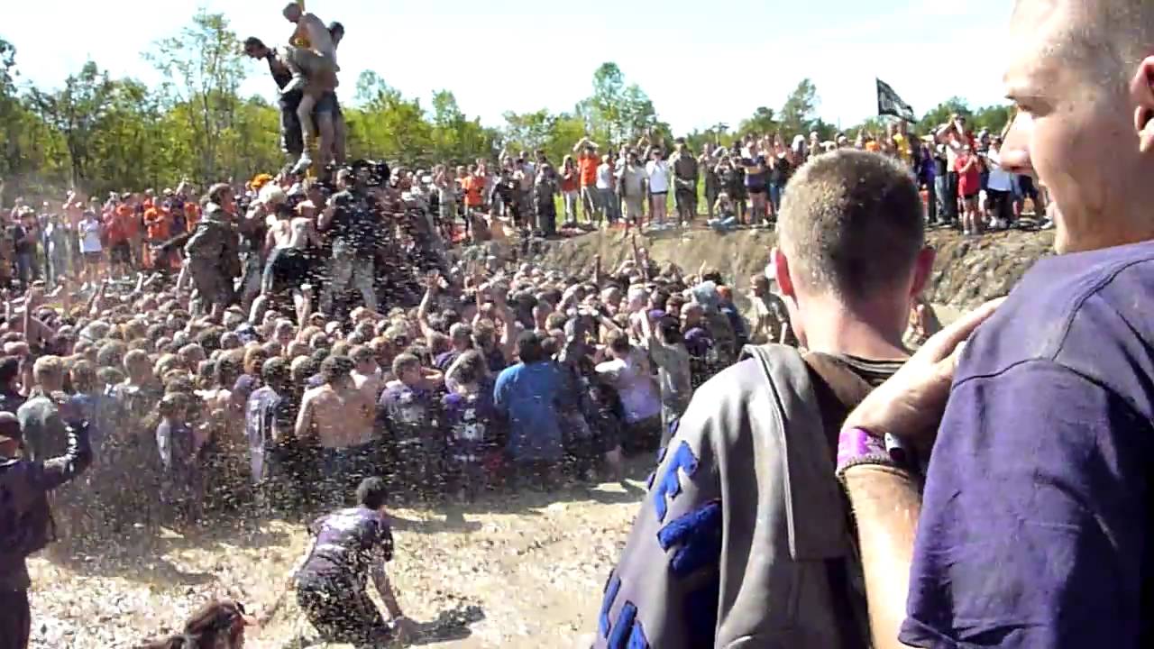 Queen's Engineering Grease Pole Climb 2009- Sci 13