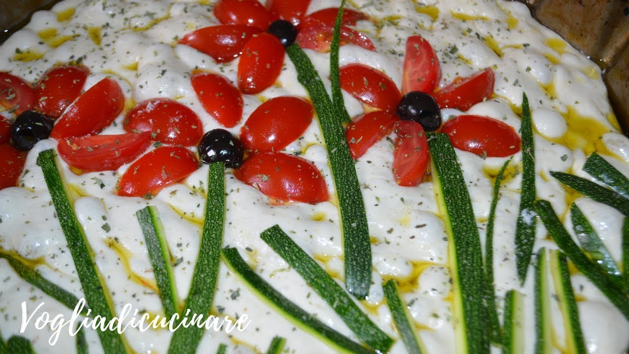 Focaccia con zucchine e pomodori