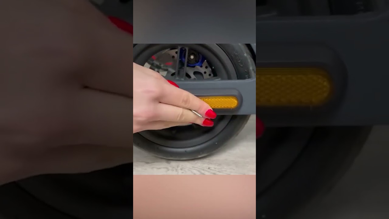 D&eacute;couvrez comment changer ses caches vis de sa trottinette &eacute;lectrique #shorts #cachevis #accessoires
