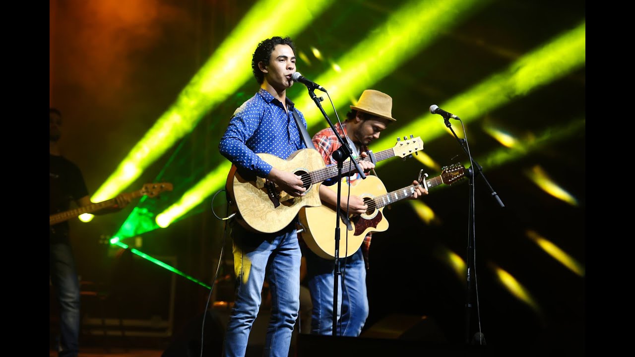 Amnay feat Tawargit  -  Fidèle [ Live ] @ bejaia Amazigh Festival