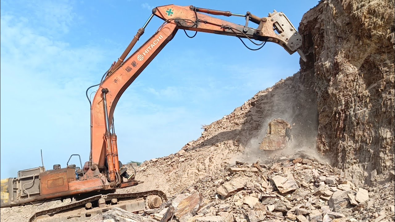 EXCAVATOR POWER: Breaking a Hill like a Pro!” #excavators #stonemachinery #jcb #mining #drilling