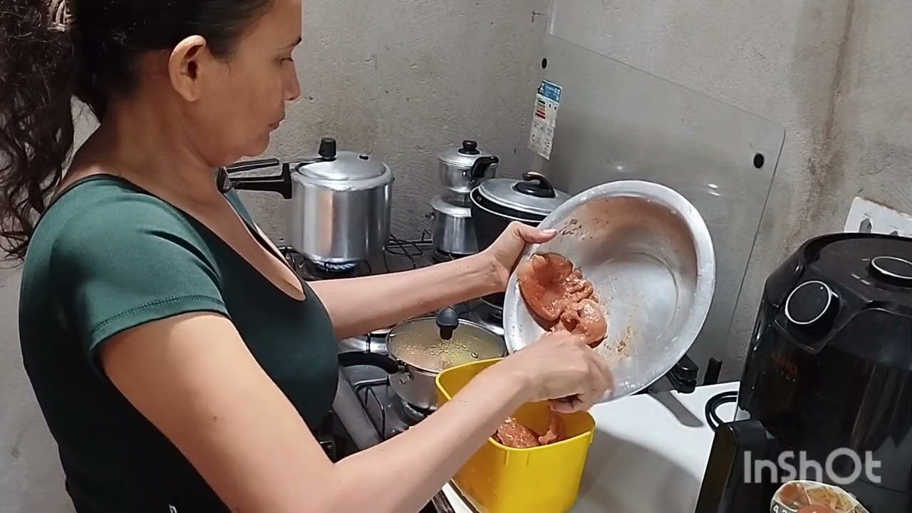 Rotina fiz umas comprinhas mostrando tudo pra vcs  e também um abraço delícia 