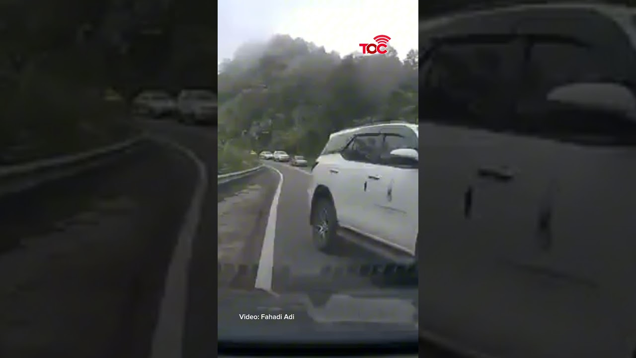 Reckless Overtaking in Malaysia: Dashcam Catches Three Vehicles Ignoring Double Lines