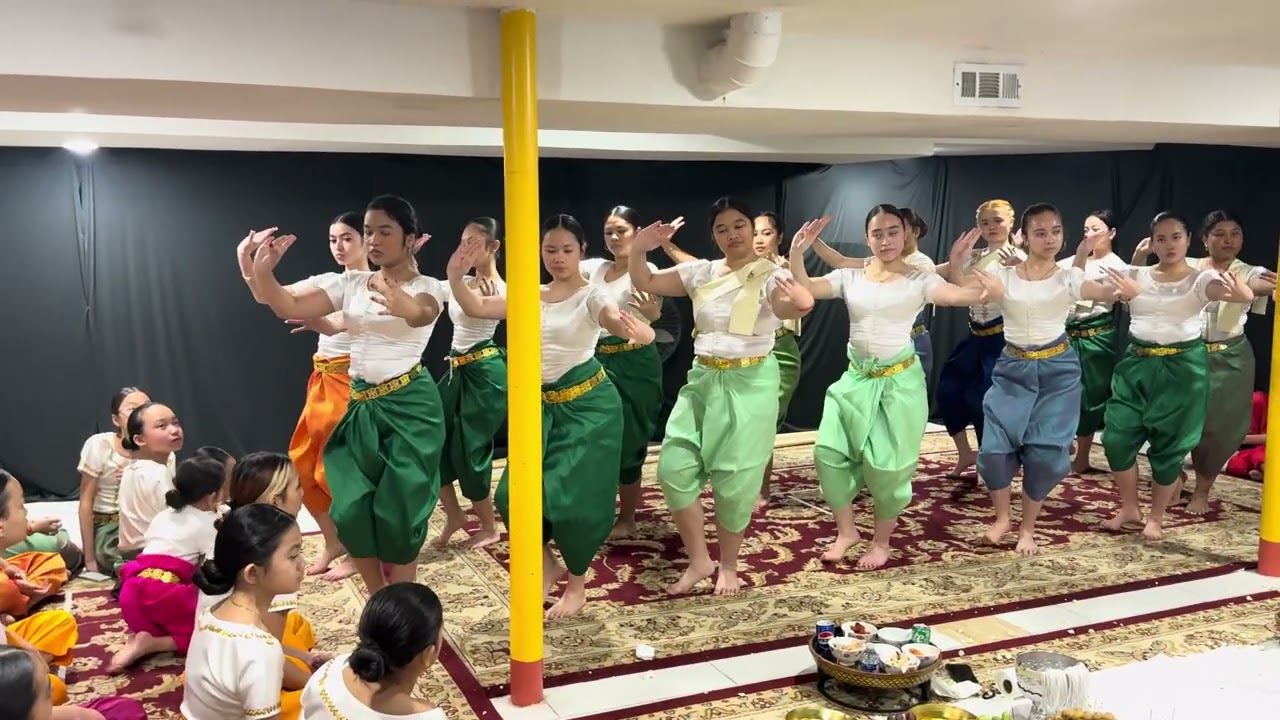 របាំ​ភួង​នារី​ 