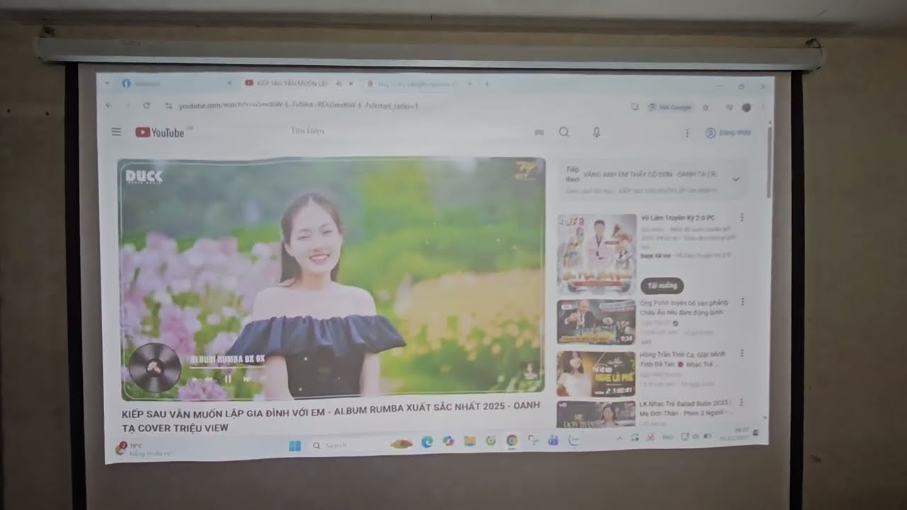 Thanh lý nốt máy chiếu siêu gần Optoma X330UST. Rẻ như cho. 