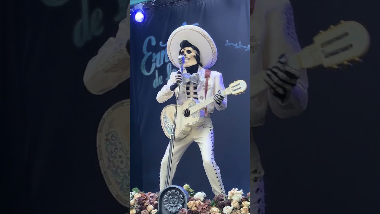 Oogie Boogie Bash 2025 Ernesto de la Cruz performs “Remember Me”- Disney CaliforniaAdventure 9/16/25