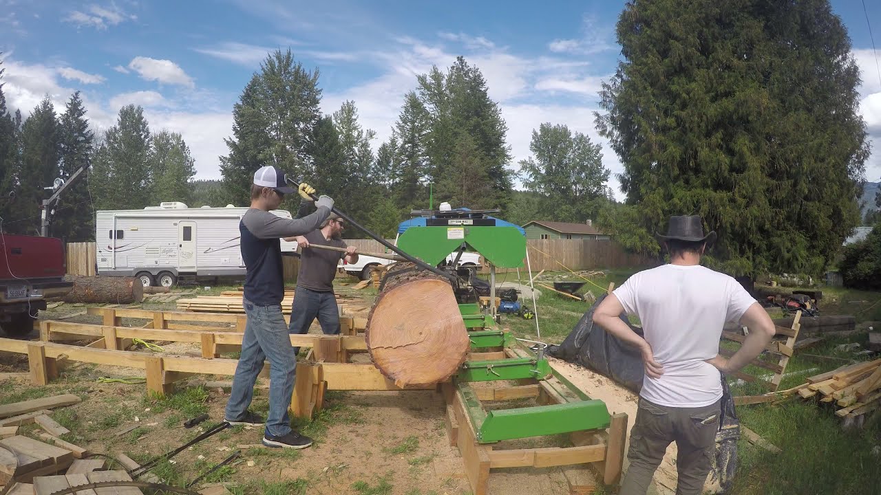 sawing a big 27 inch pine log on the harbor freight sawmill