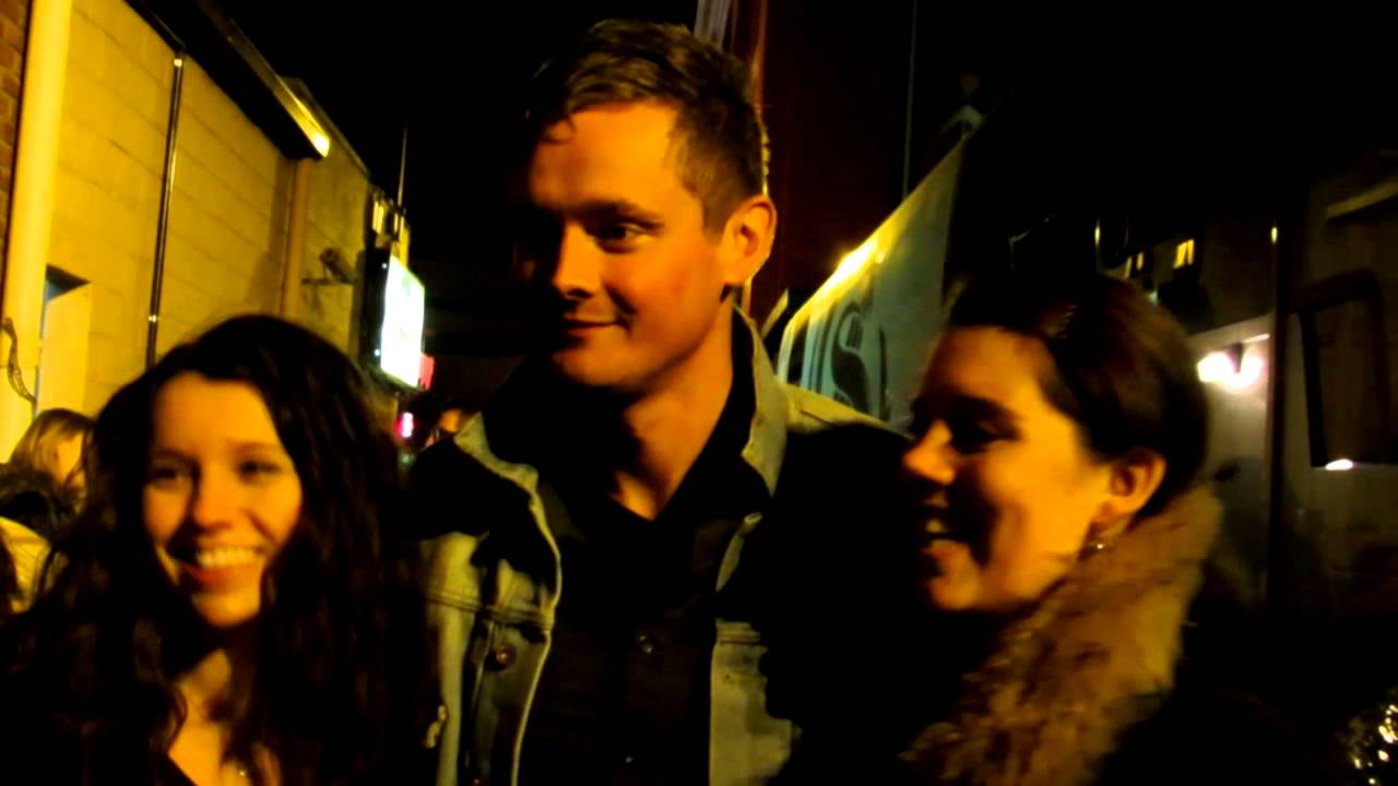 Tom Chaplin talking with fans in Nashville 01/23/2013.