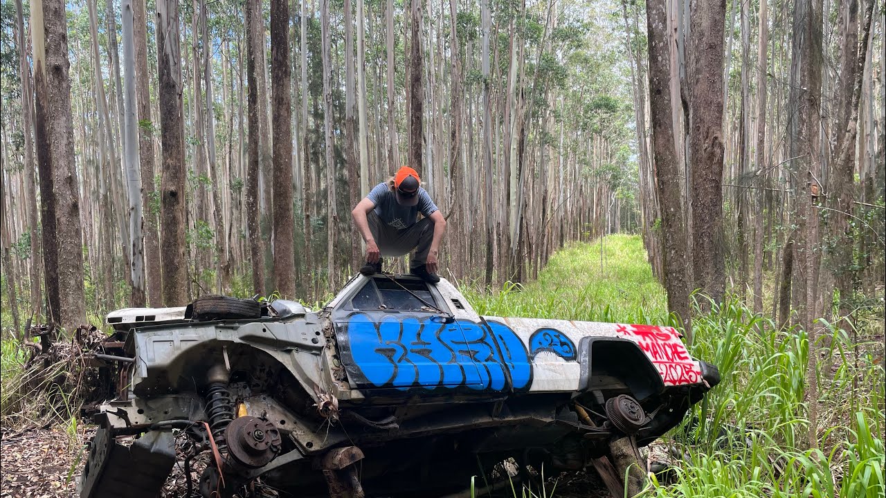 Finding dozens of abandoned vehicles in Hawaiian jungle