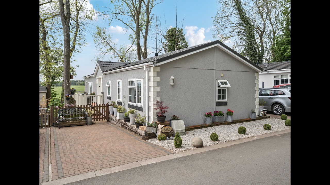 Amazing Countryside views from this two double bedroom park home in Herefordshire - £185,000