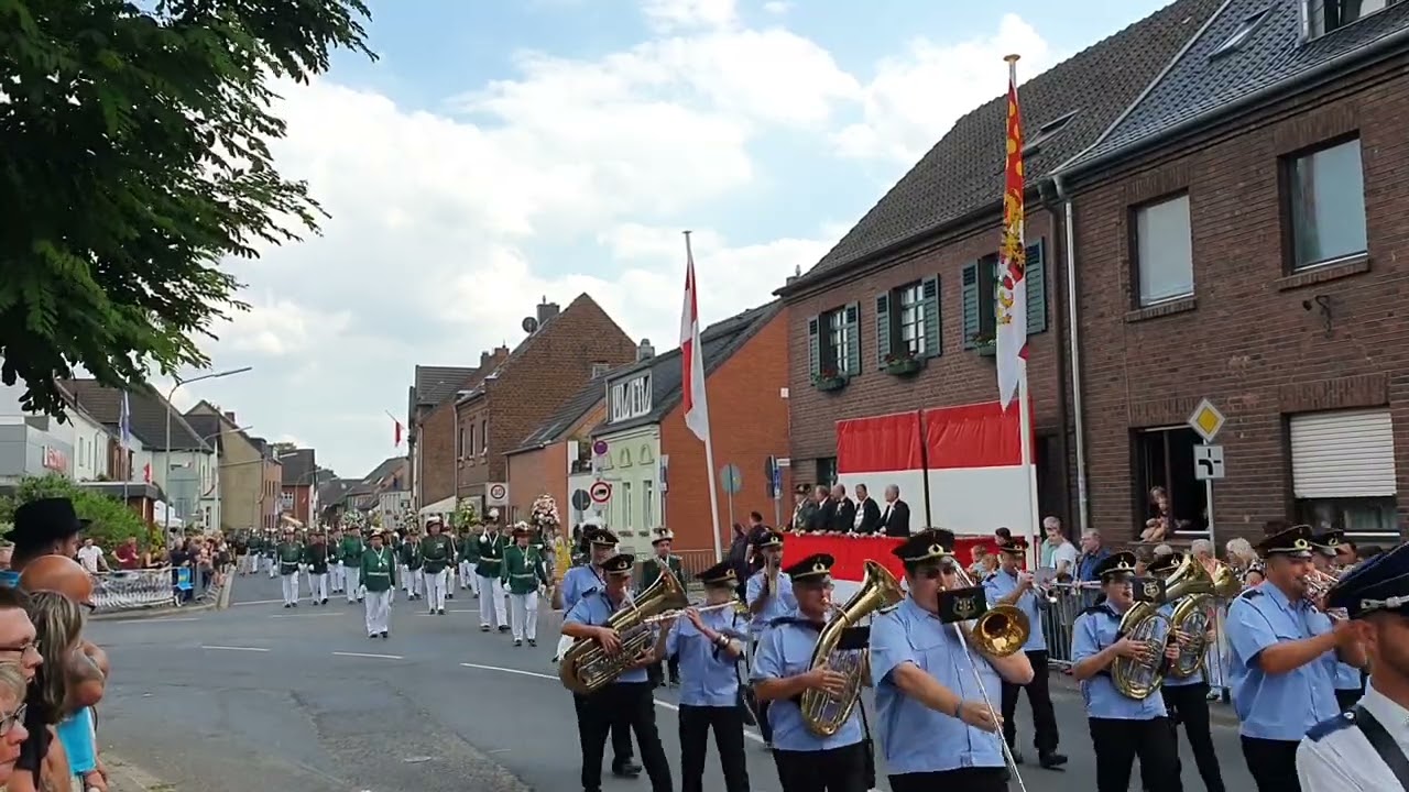 Schützenfest Neuss Holzheim 2022| Aufmarsch zur Parade am Dienstag|