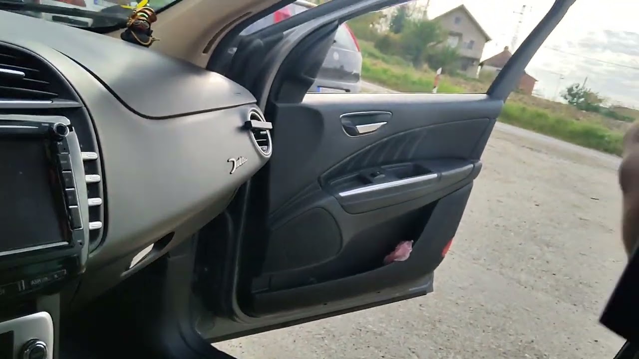 Skidanje centralne konzole Lancia Delta - Fiat Bravo 2