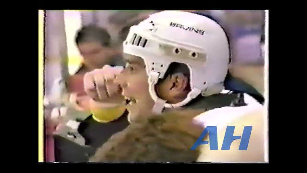 NHL Nov. 4, 1989 Cam Neely,BOS v Rob Ray,BUF (crosscheck) Boston Bruins Buffalo Sabres