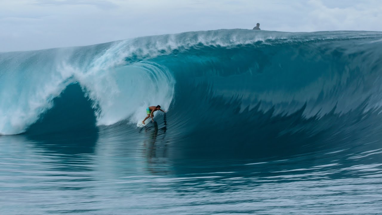 TEAHUPO'O PERFECTION!!! 10FT SURF SESSION!!! (RAW BEST CLIPS)
