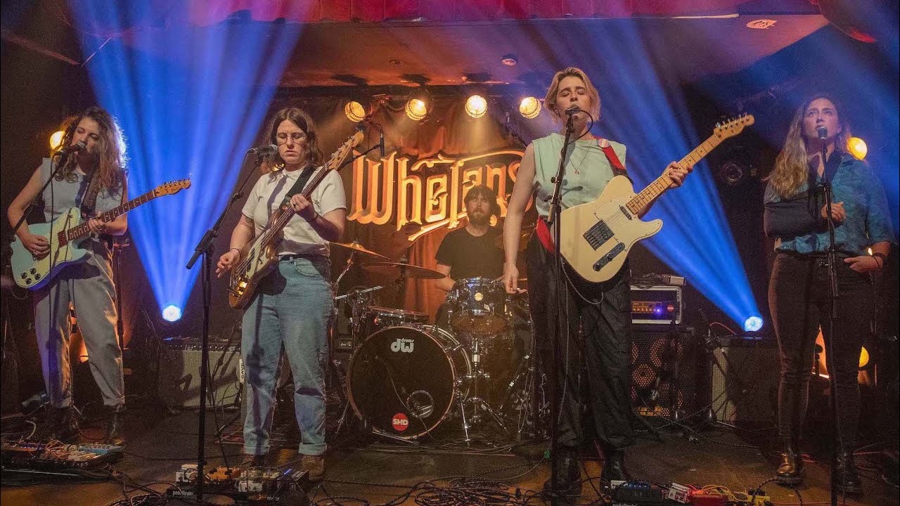 Pillow Queens - How Do I Look | Live on Fanning At Whelans