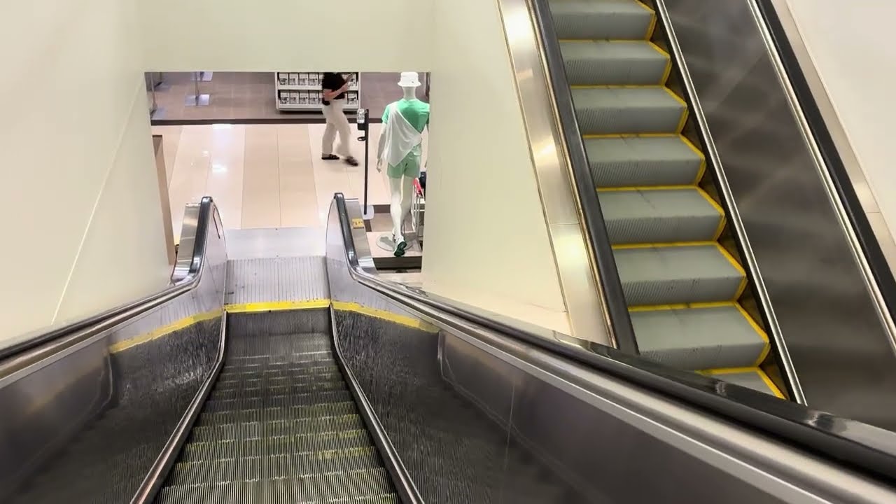 2025! Montgomery G&P escalators @ Macy's Men's Home Furniture (Miami International Mall)