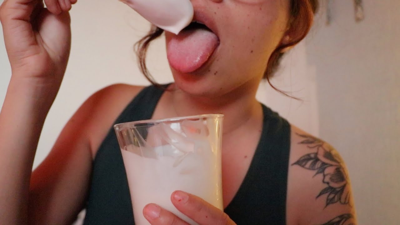 ASMR mouth sounds comiendo yogurt 👅