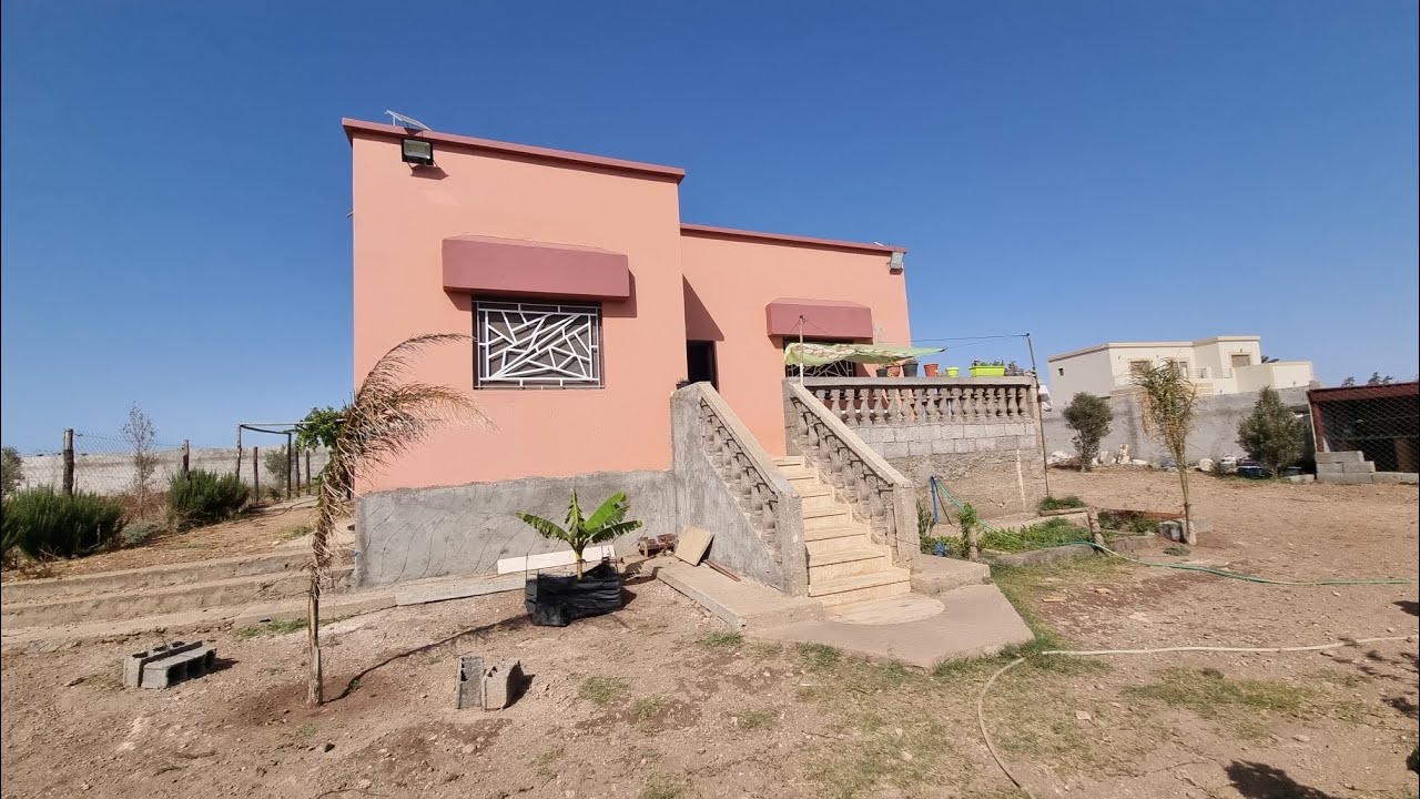 همزة فيرمة بفراشها محفظة مجهزة بالماء والكهرباء 13 كم من مدينة الجديدة تمن مناسب 0673426191