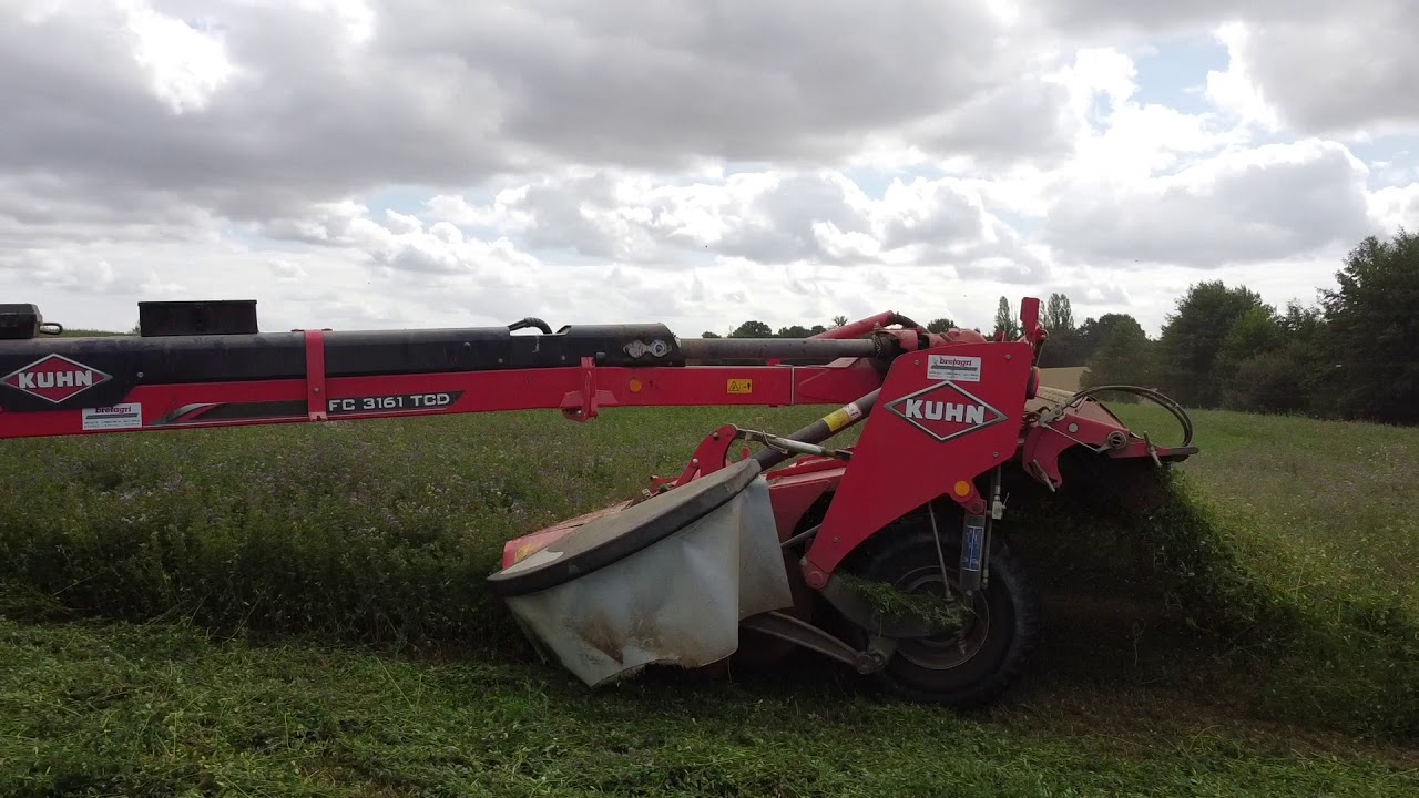 fauche de luzerne / FAUCHEUSE KUHN FC 3161 TCD