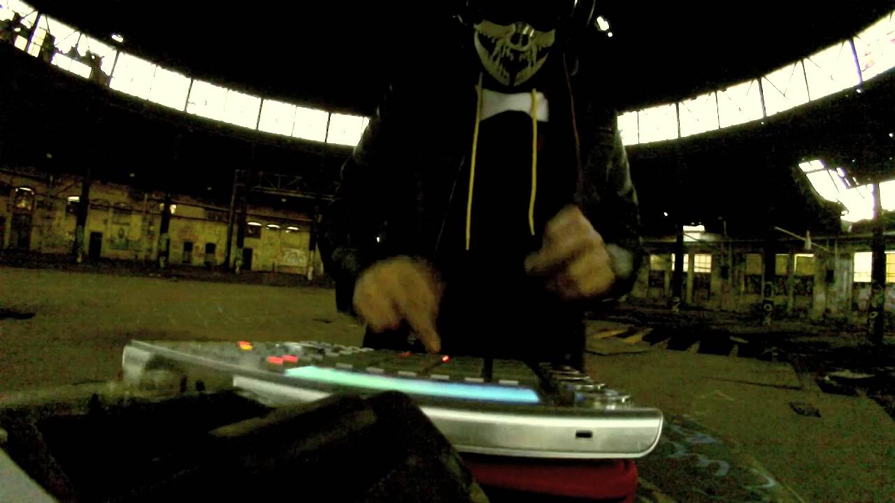 Sub Focus - Tidal Wave Ft. Alpines KillSonik Remix (Scarfinger Remix) - Akai MPC - Live - Berlin