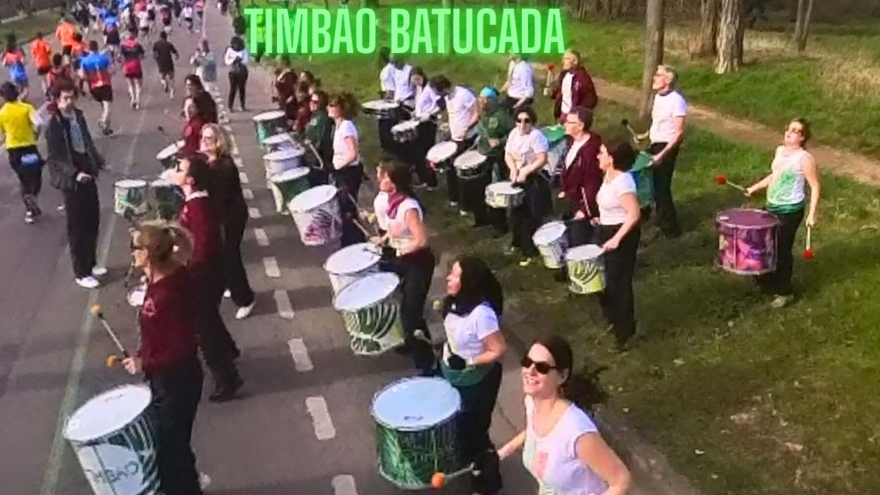 Timbao Batucada enflamme le semi-marathon de Paris, boostant les coureurs dans le bois de Vincennes