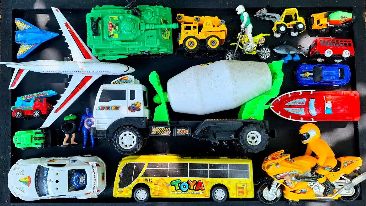 Menemukan Mainan Mobil Balap,Truk Molen Besar, Kereta Api,Bus Telolet,Truk Oleng,Anomali
