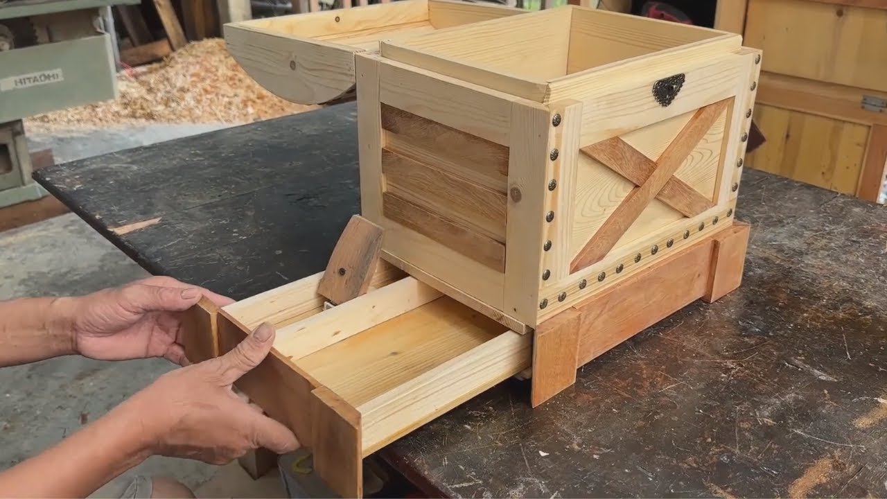 Awesome Wooden Chest Design Ideas // DIY Wooden Chest With Unique Hidden Secret Compartment