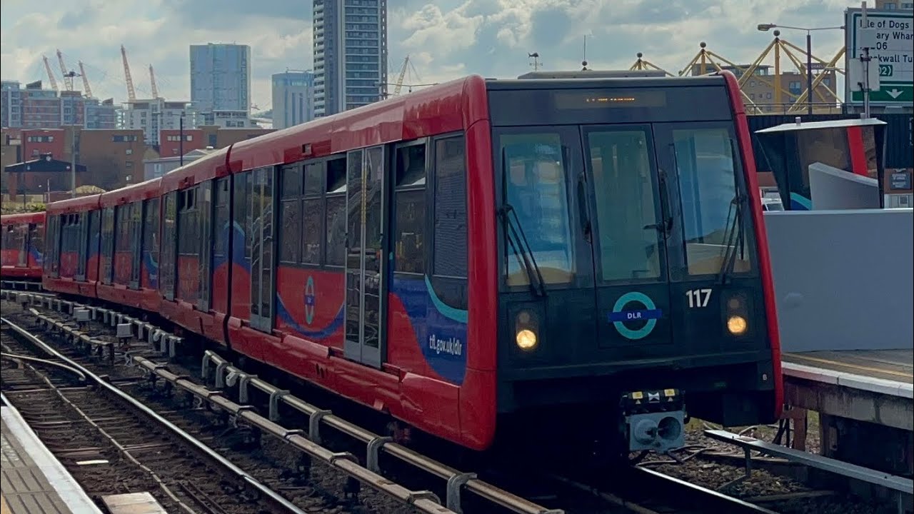DLR Trains at Poplar Station 04/08/2023