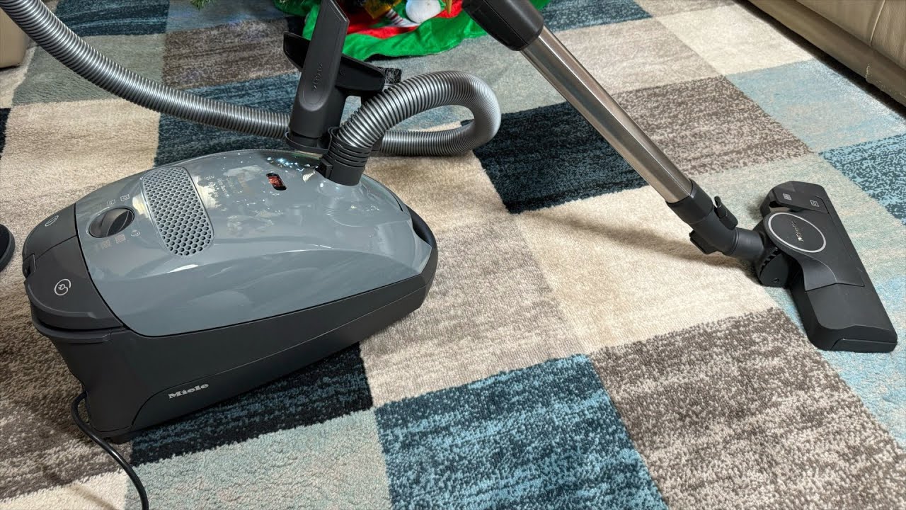 Miele Bagged Canister Vacuum Review - Miele Classic C1 Pure Suction Vacuum Cleaner