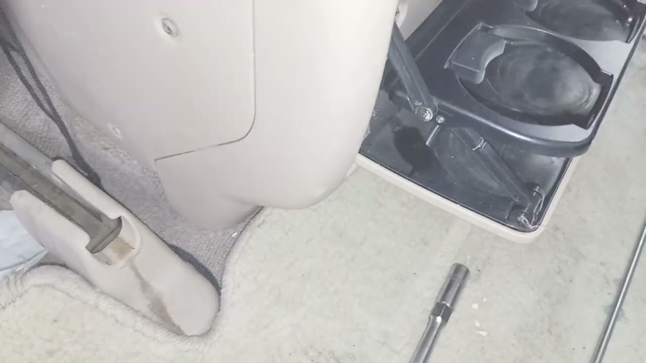 How to open the cool box of a Toyota Land Cruiser 2008 model. NEW ANDAZ AUTO ELECTRICIAN 2026. 