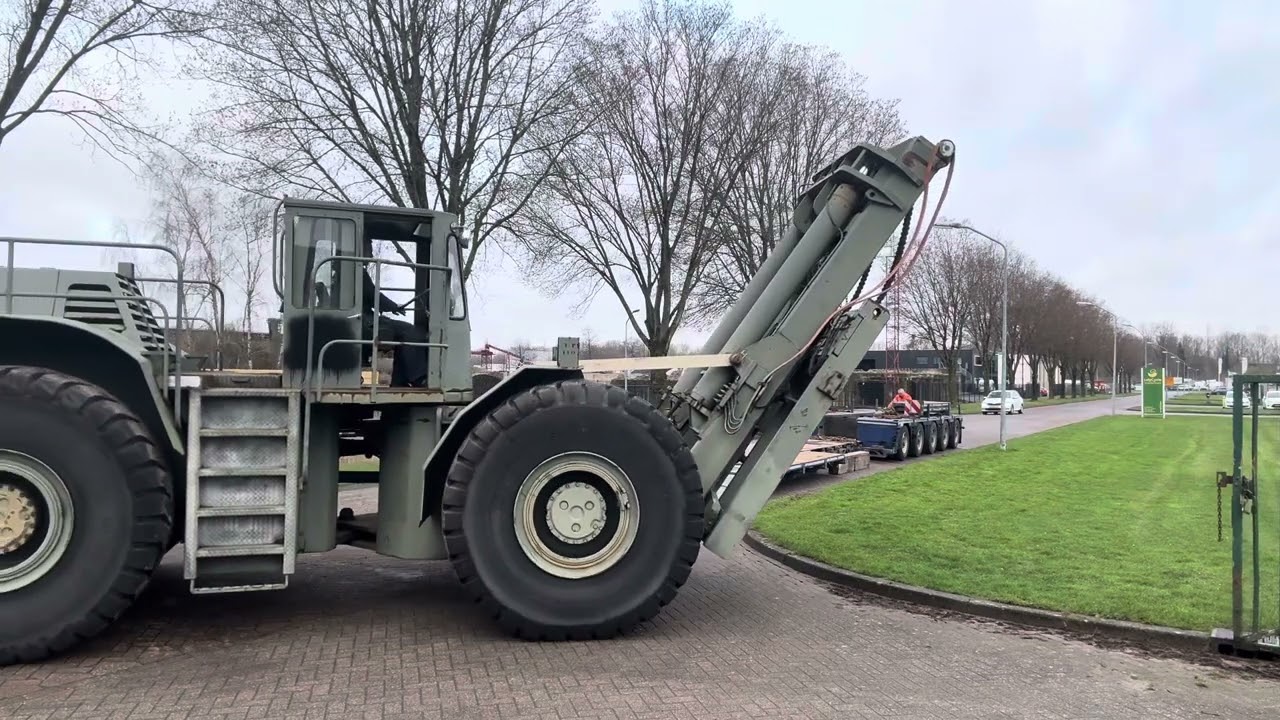 Liftking LK50C containerhandler 4x4 unloading