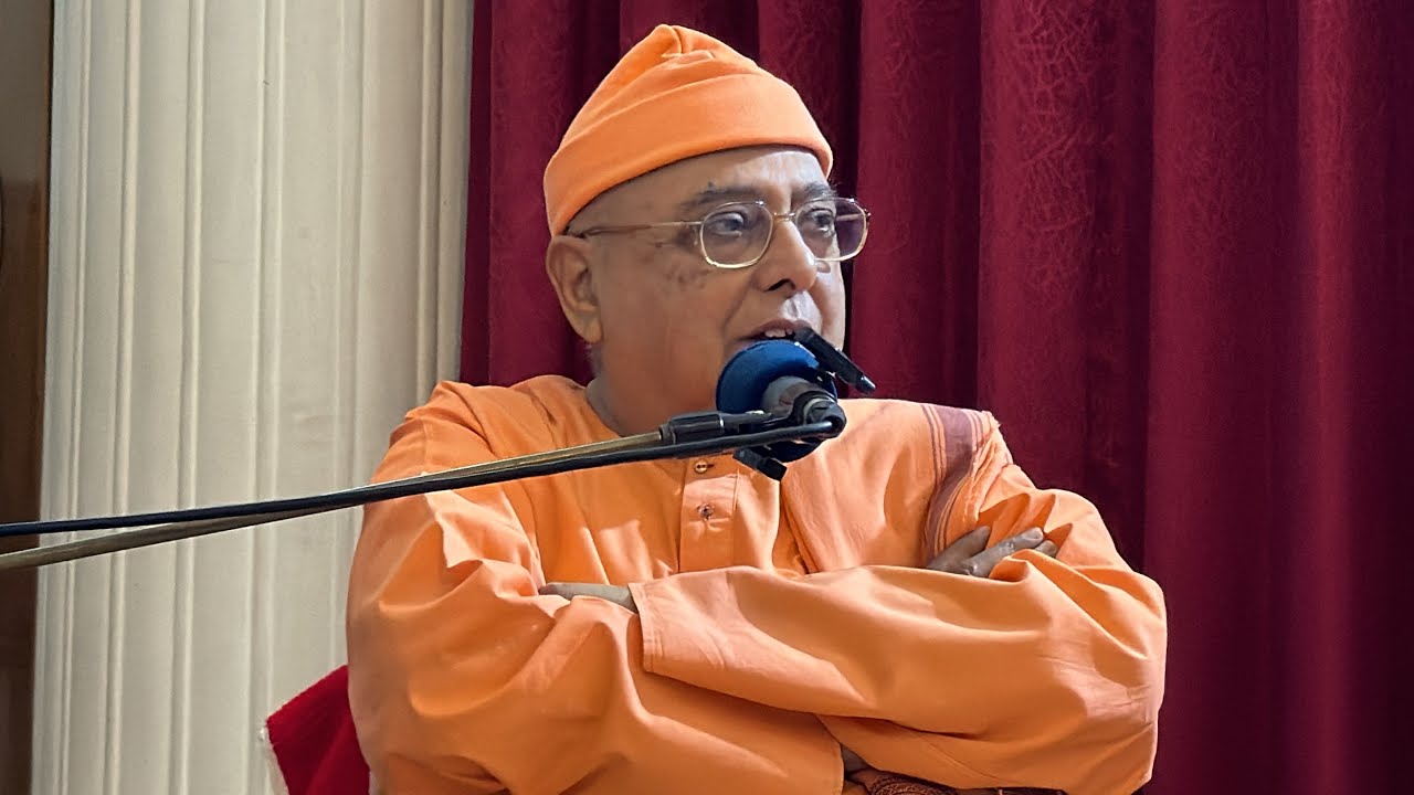 তিনি বীরের মত মাথা উঁচু করে দাঁড়িয়ে পুরো পৃথিবী কে তার কাছে মাথা নত করতে বাধ্য করেছেন........