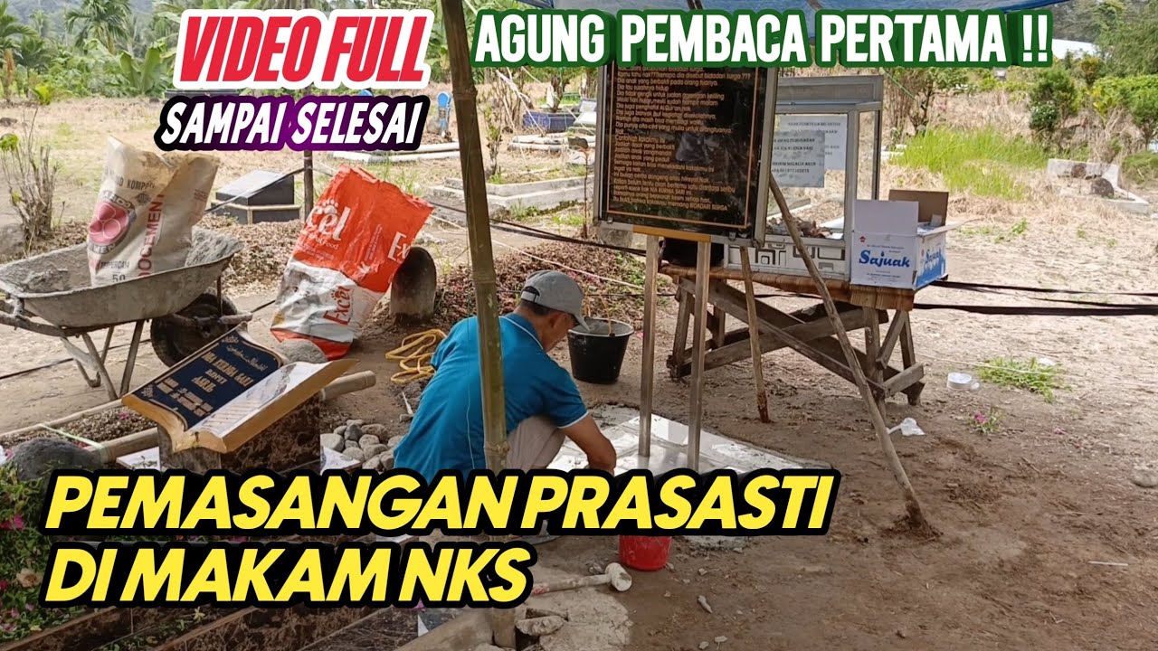 PEMASANGAN PRASASTI DI MAKAM NIA KURNIA SARI OLEH BAPAK JONI ERIKO