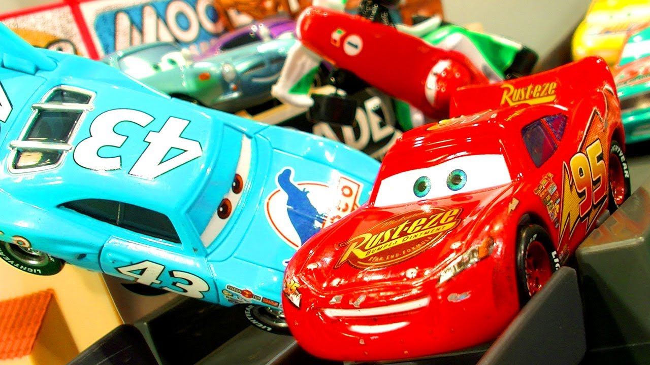 Cars Piston Cup 500 Race Track Ultimate Disney Pixar Cars2 Speed Stunts Crashes & Smashes ToysRUs