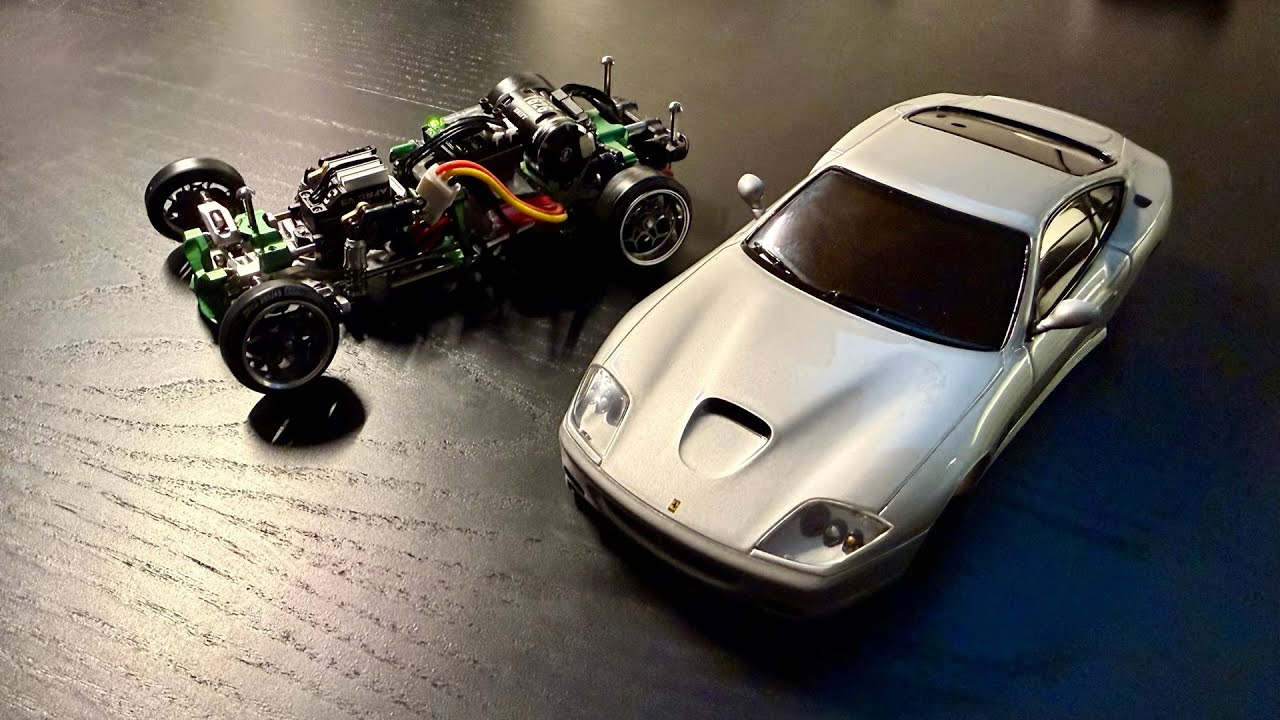Kyosho Ferrari 575M Maranello mini x AE24X 