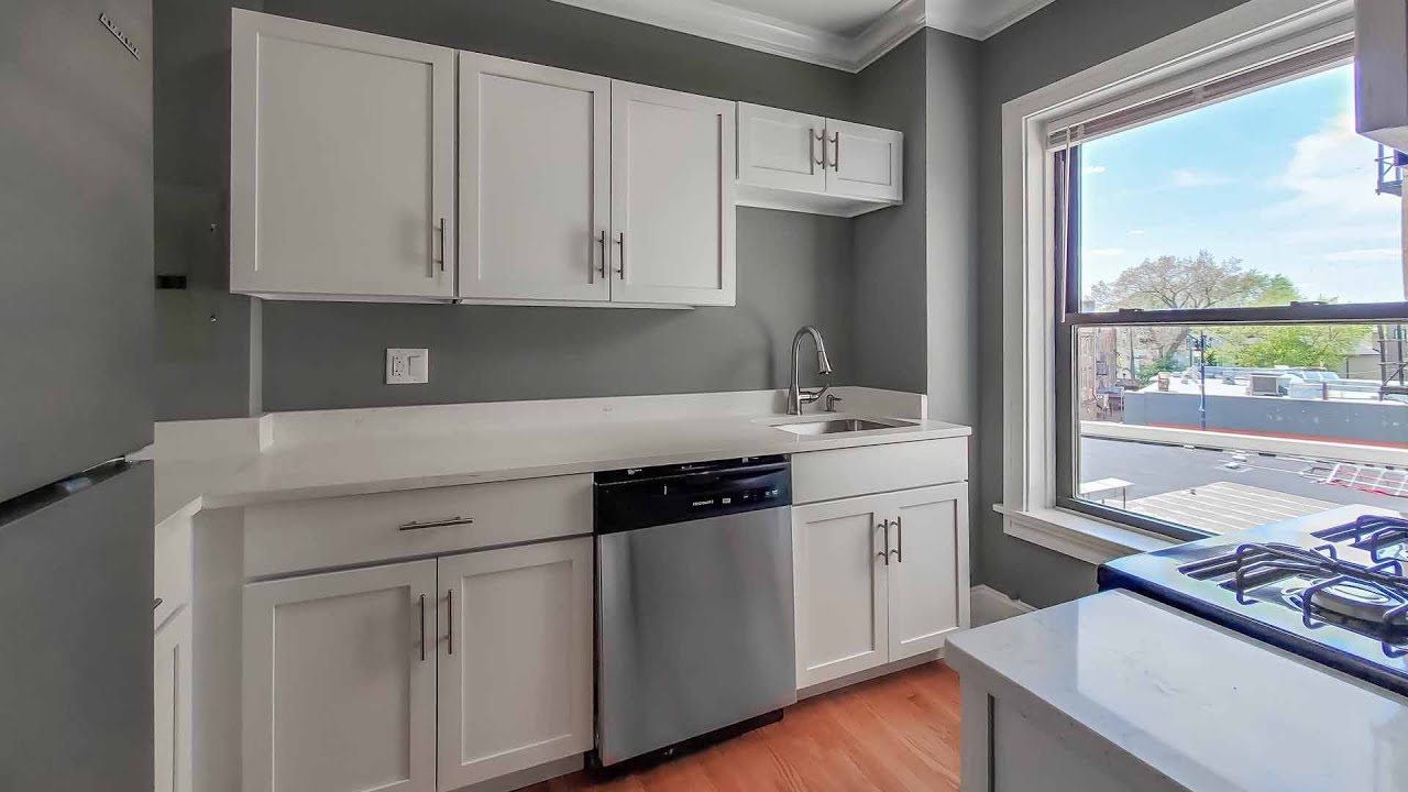 Three-Bedroom Apartment in Lincoln Park, Chicago - The Patricians